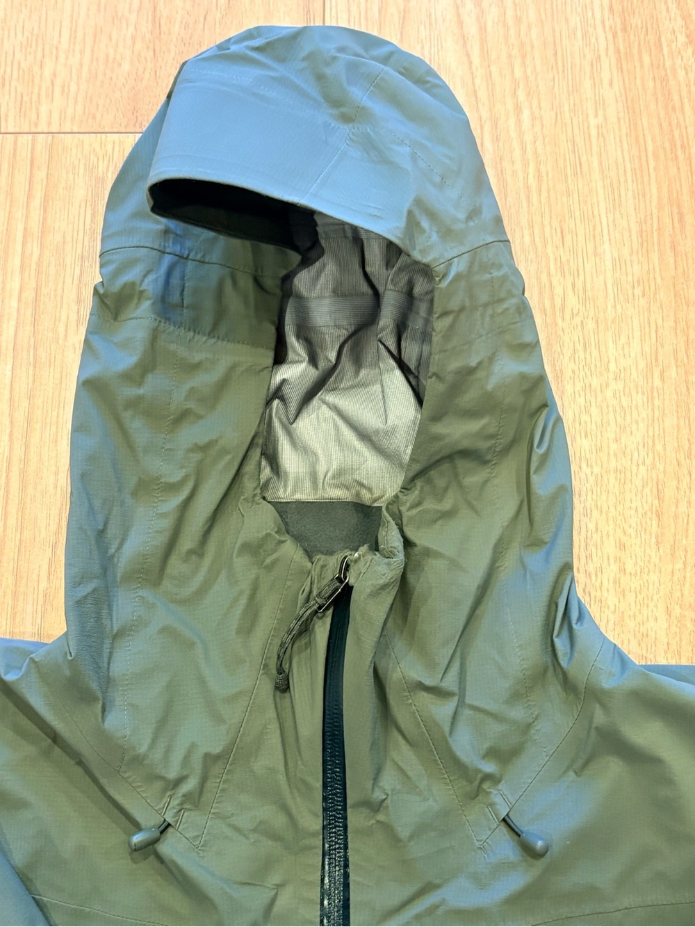 Patagonia Moss Green Hooded Rain Shell - Picture 3 of 6